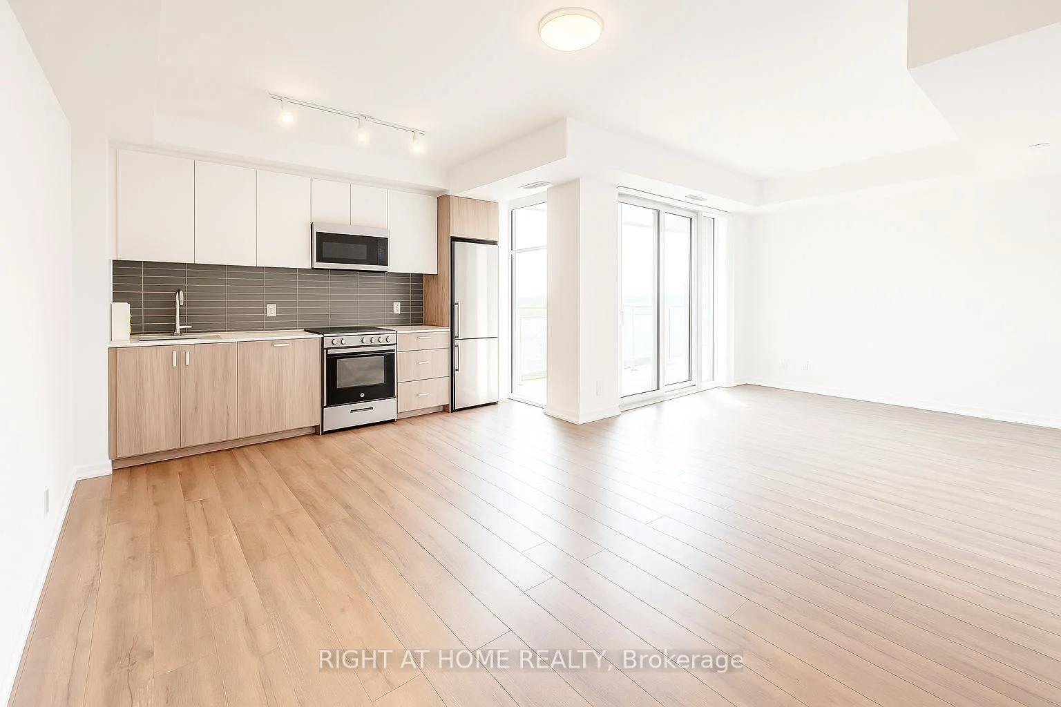 1787 St Clair Avenue W 821, Toronto W03, ON M6N 0B7