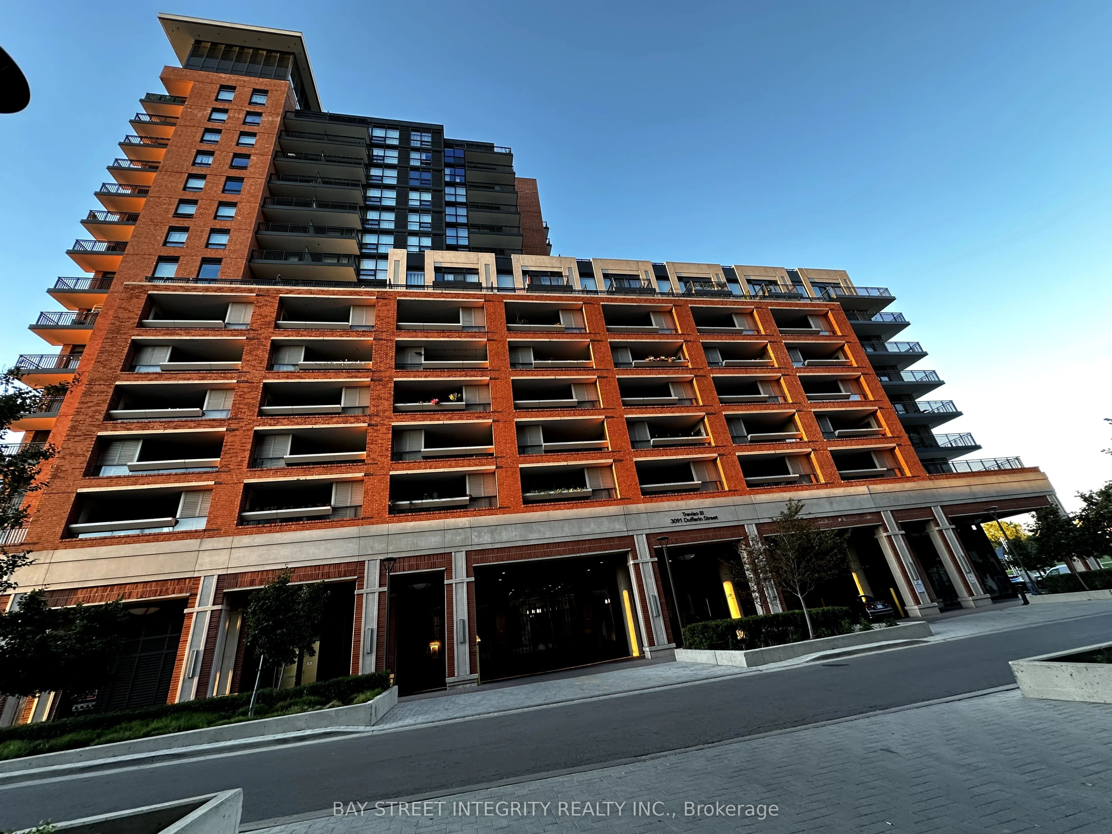 3091 Dufferin Street 1102, Toronto W04, ON M6A 0C4