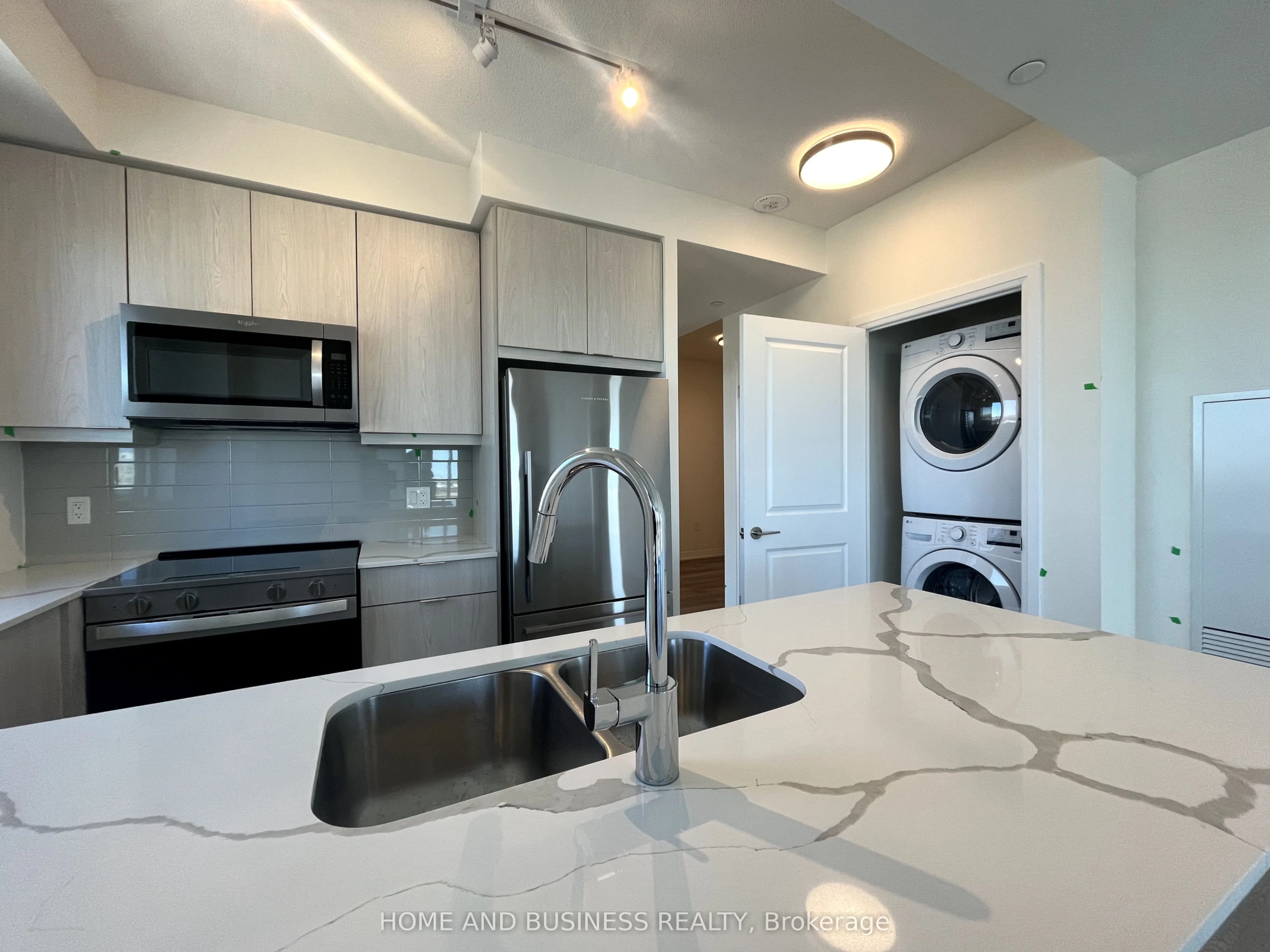 15 Watergarden Drive 1809, Mississauga, ON L5R 1B2