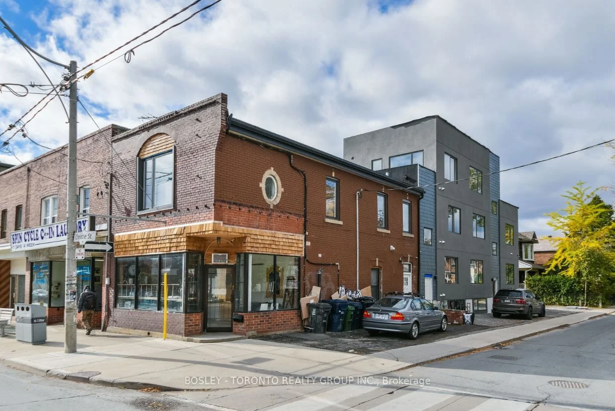 230 Christie Street Upper, Toronto W02, On M6g 3b7