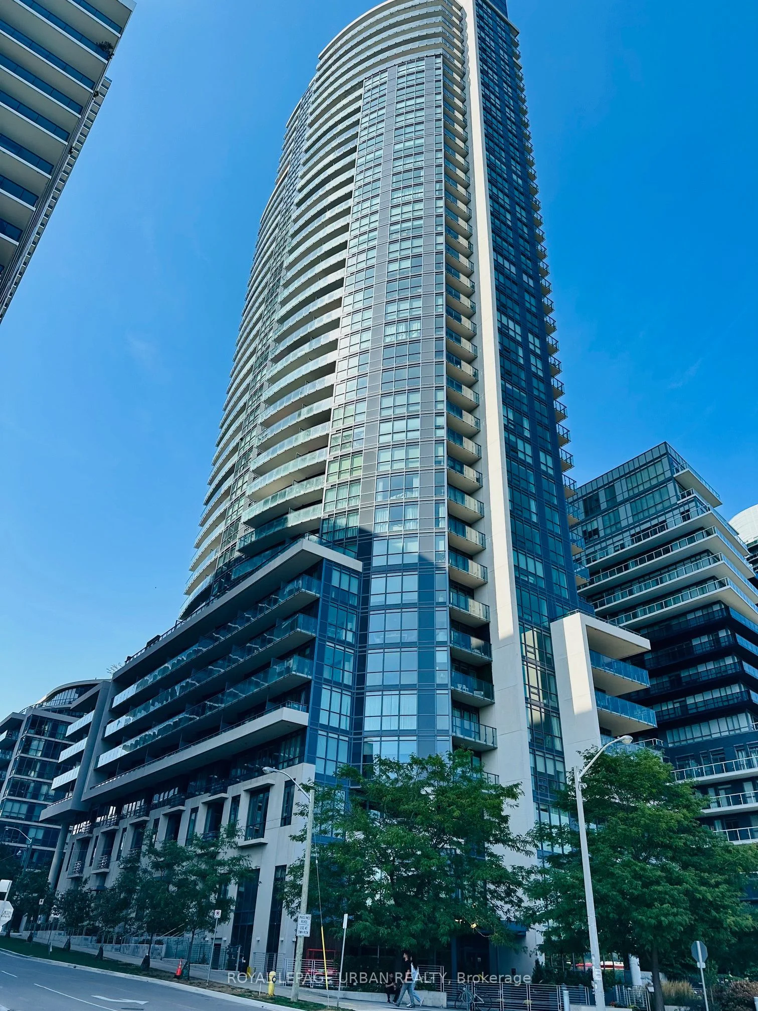 59 Annie Craig Drive 3504, Toronto W06, On M8v 0c4
