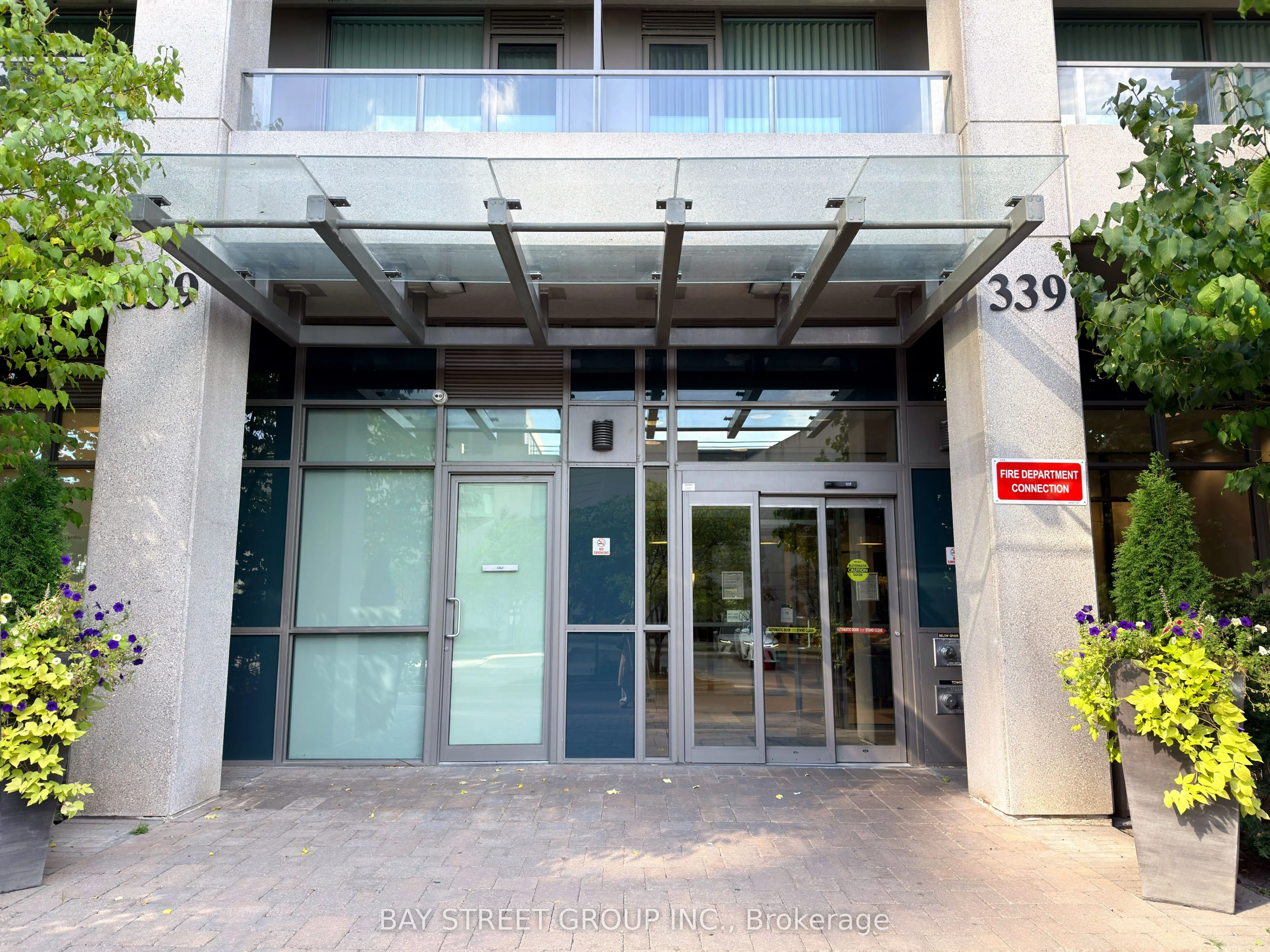 339 Rathburn Road W PH06, Mississauga, ON L5B 0K6