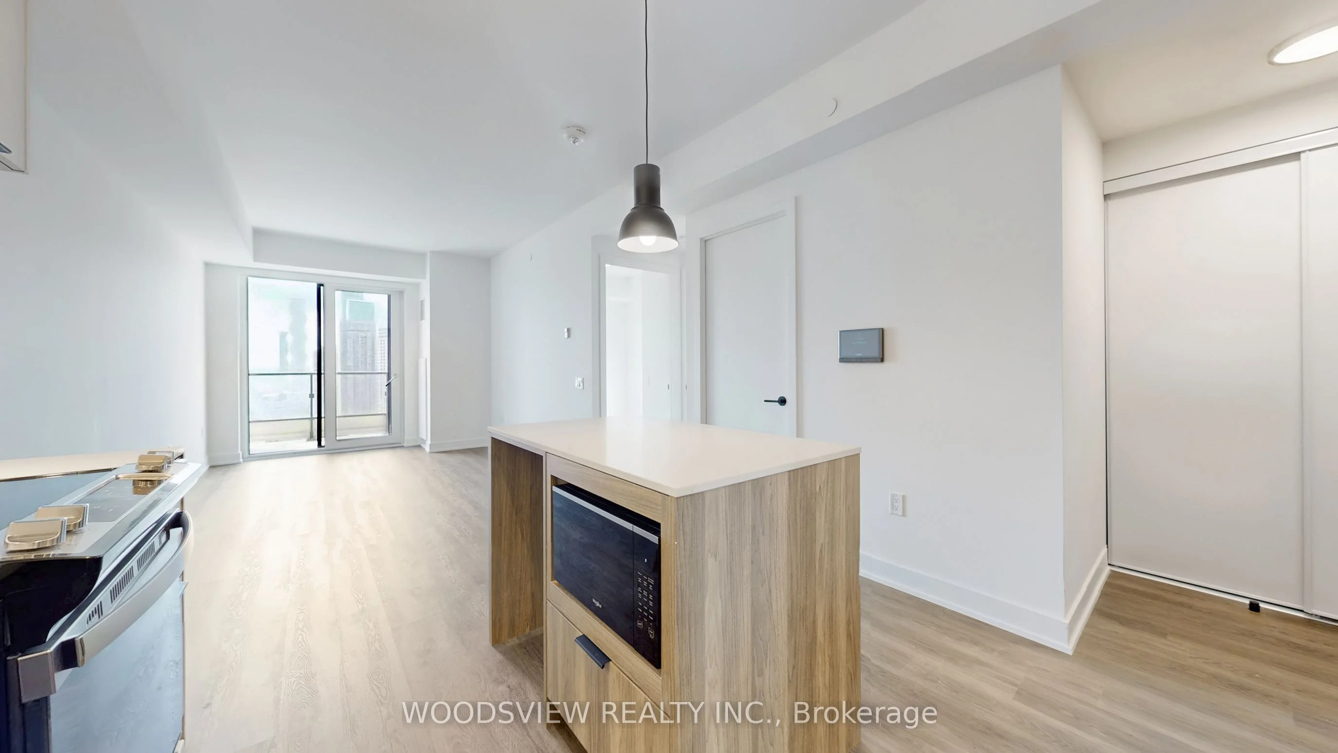 185 Enfield Place 2709, Mississauga, ON L5B 0R3