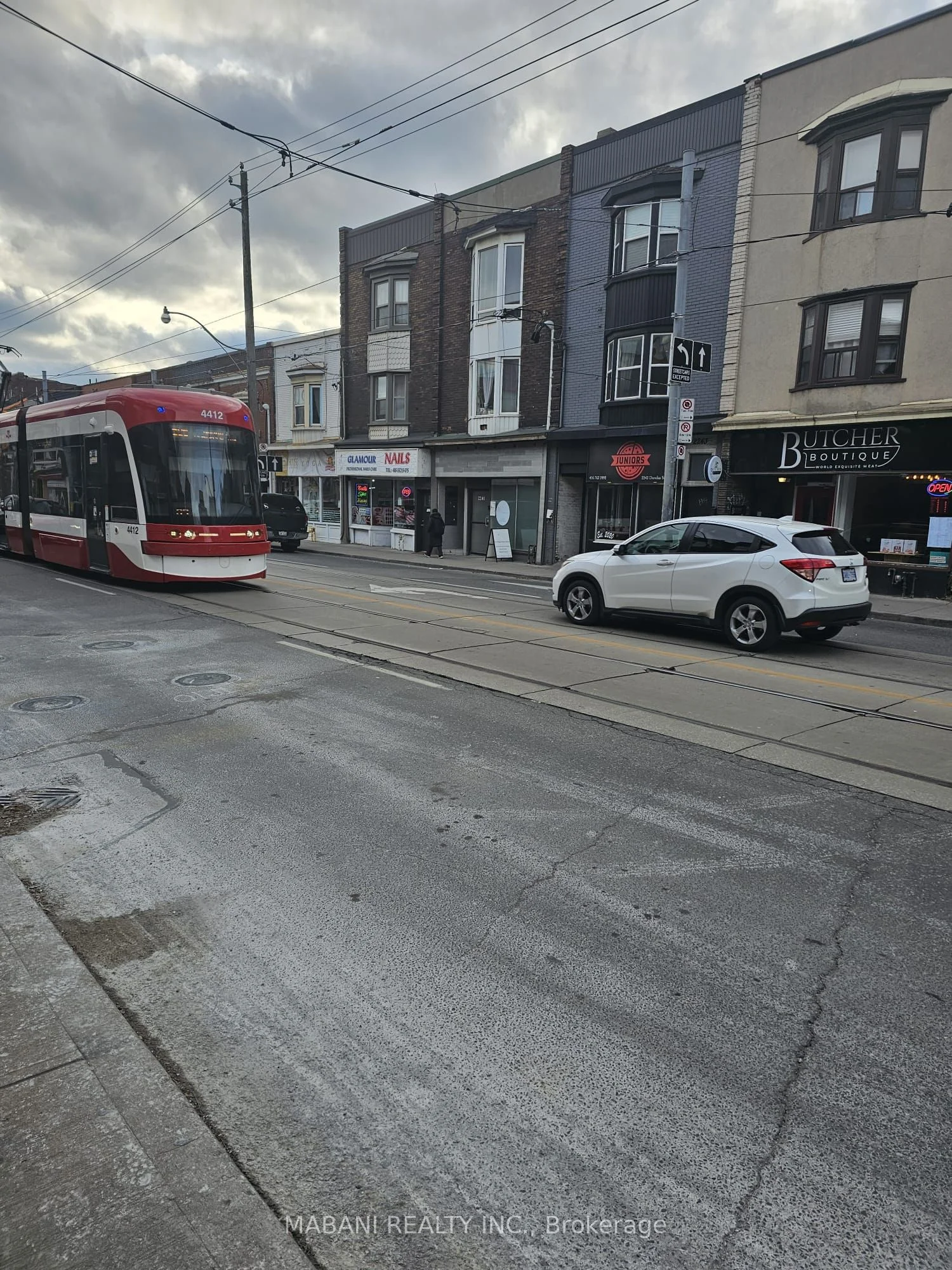 2239 Dundas Street W, Toronto W01, On M6r 1x6