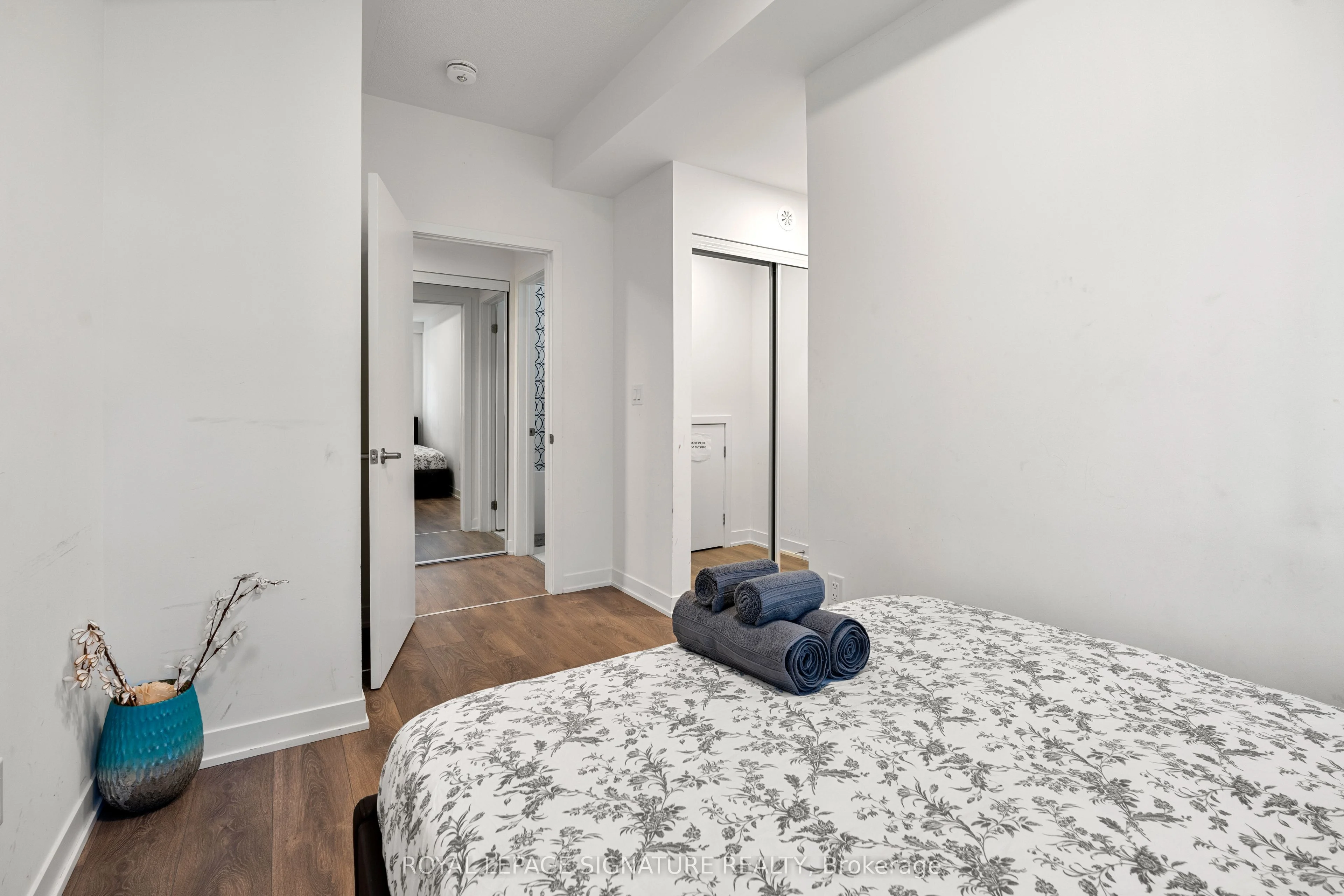 140 Canon Jackson Drive 108, Toronto W04, ON M6M 0B7