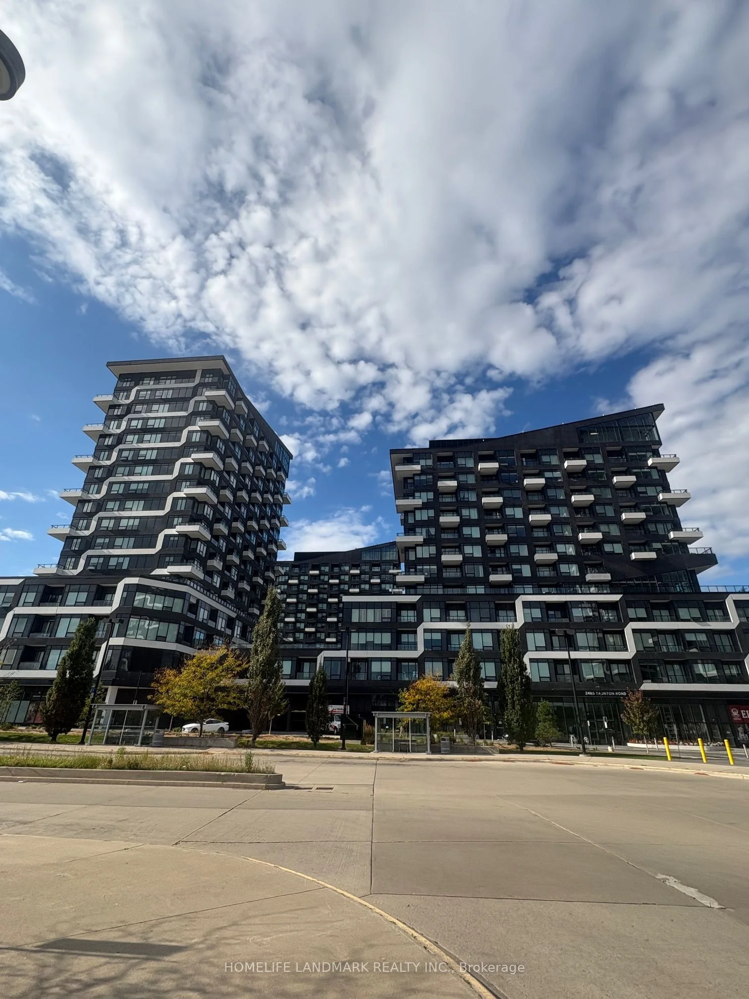 2485 Taunton Road 923, Oakville, ON L6H 0G3