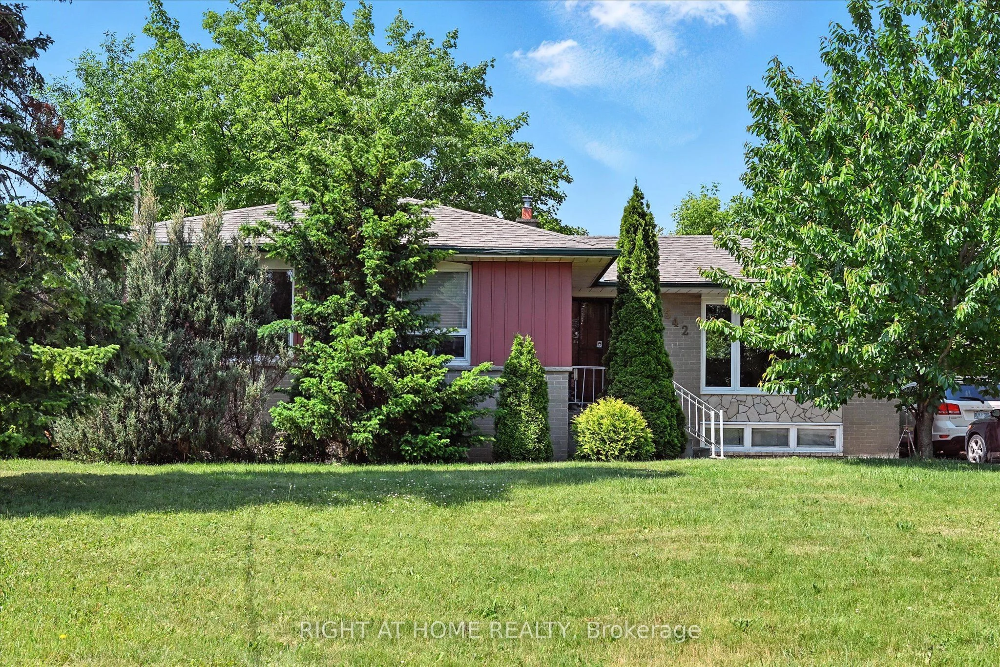 542 Trudale Court, Oakville, ON L6L 4H1