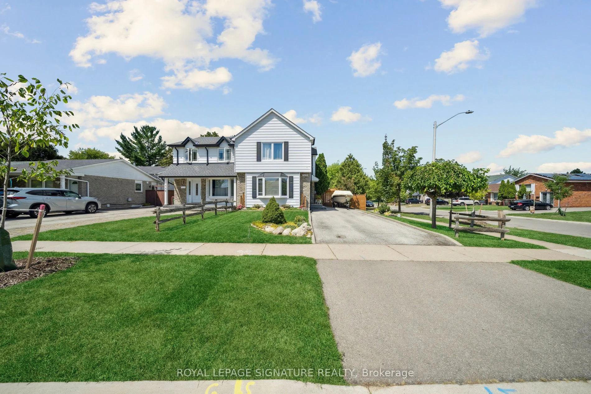 519 Galedowns Court, Mississauga, ON L5A 3J1