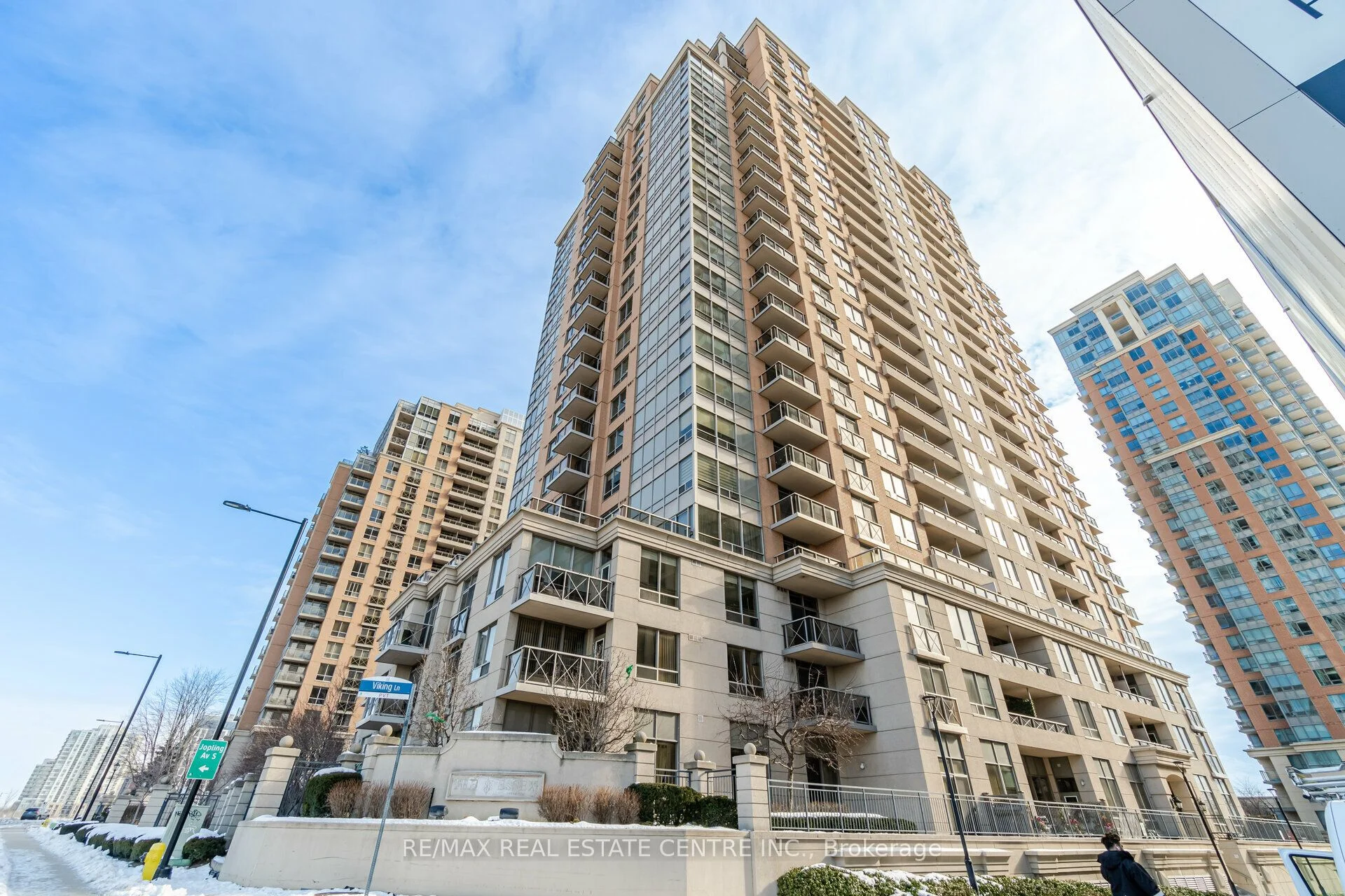 5233 Dundas Street W 1227, Toronto W08, ON M9B 6M1