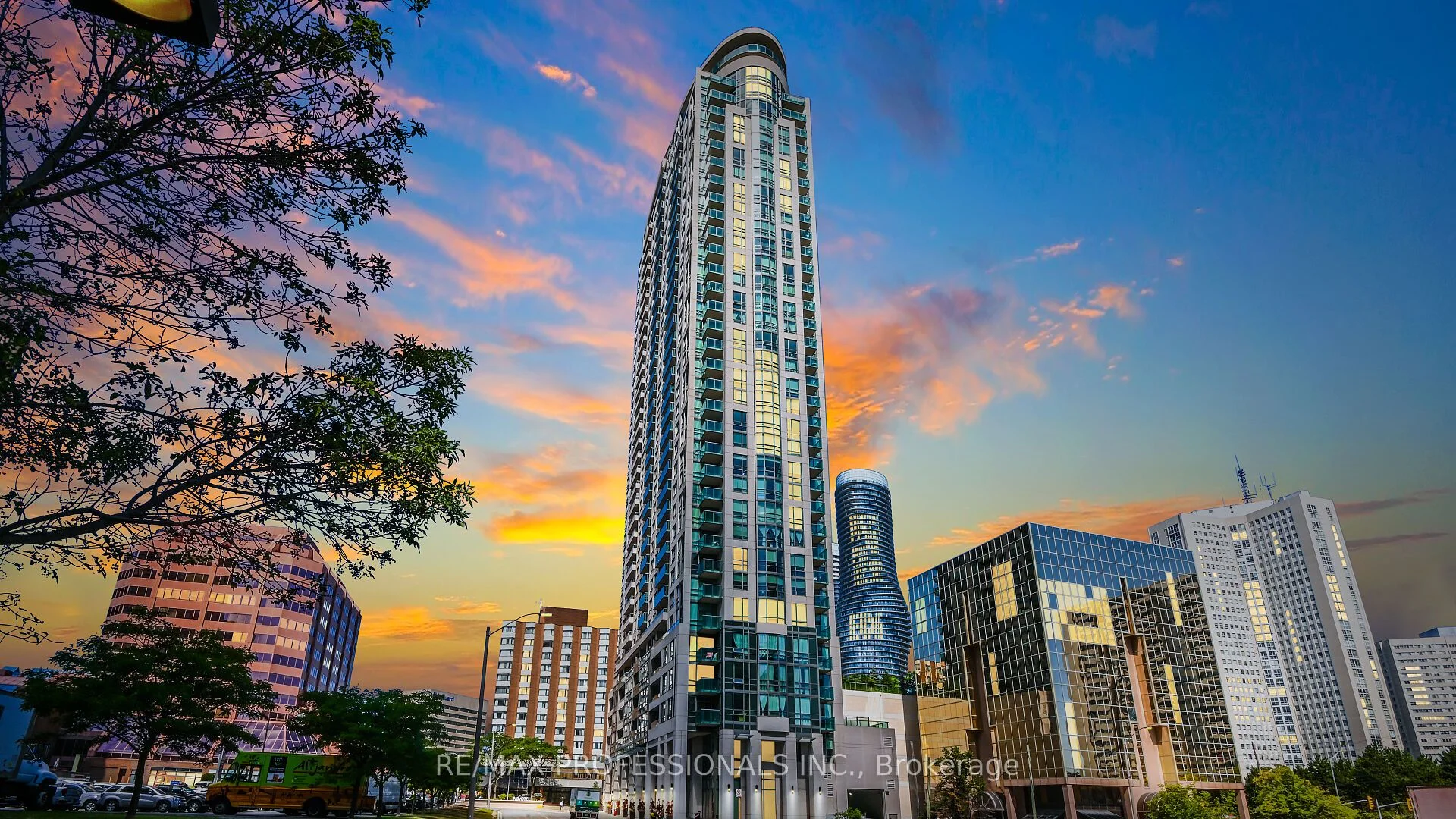 208 Enfield Place 1703, Mississauga, ON L5B 0B8