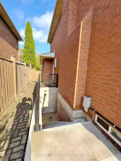 1200 RUSHBROOKE Drive Lower, Oakville, ON L6M 1K9