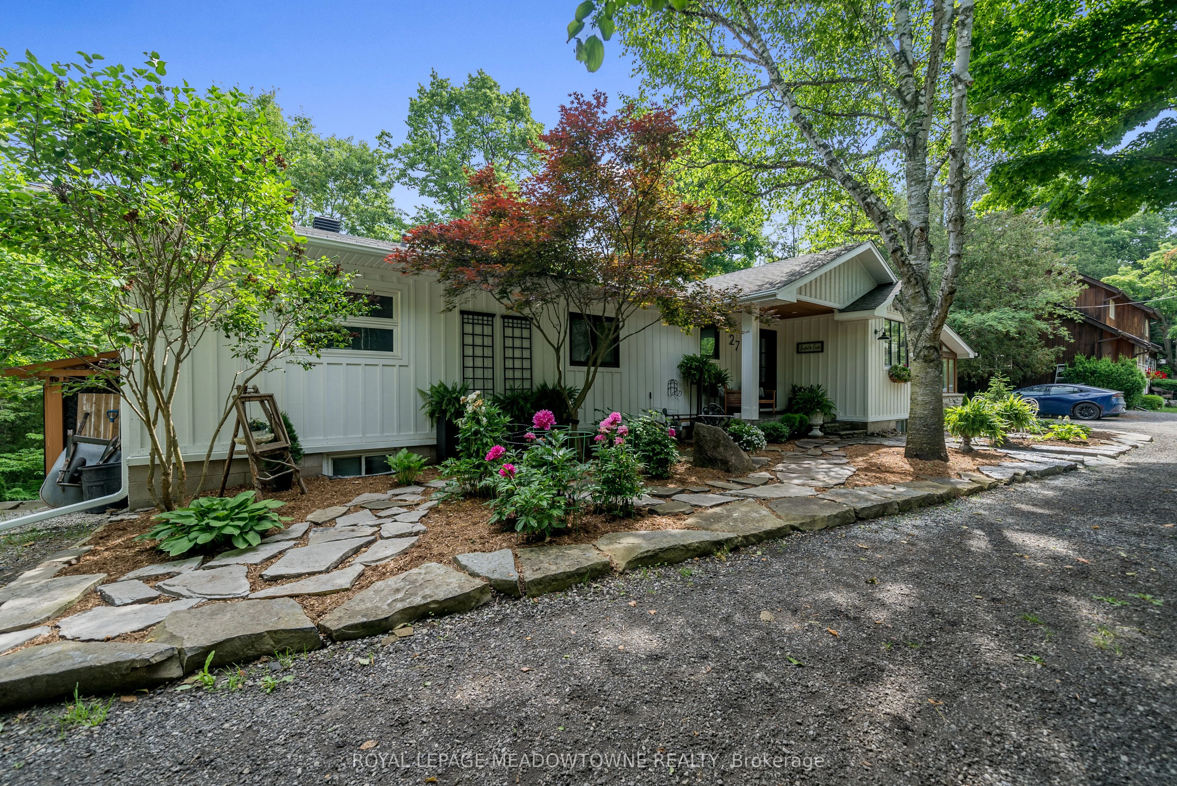 27 Tweedle Street, Halton Hills, ON L7G 3S6