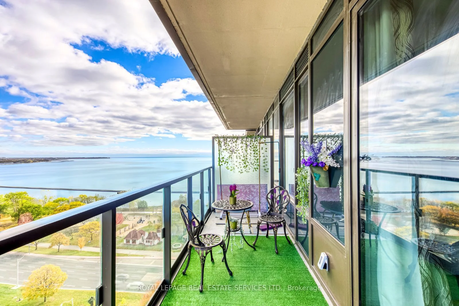 1926 Lake Shore Boulevard W 1805, Toronto W01, ON M6S 1A1
