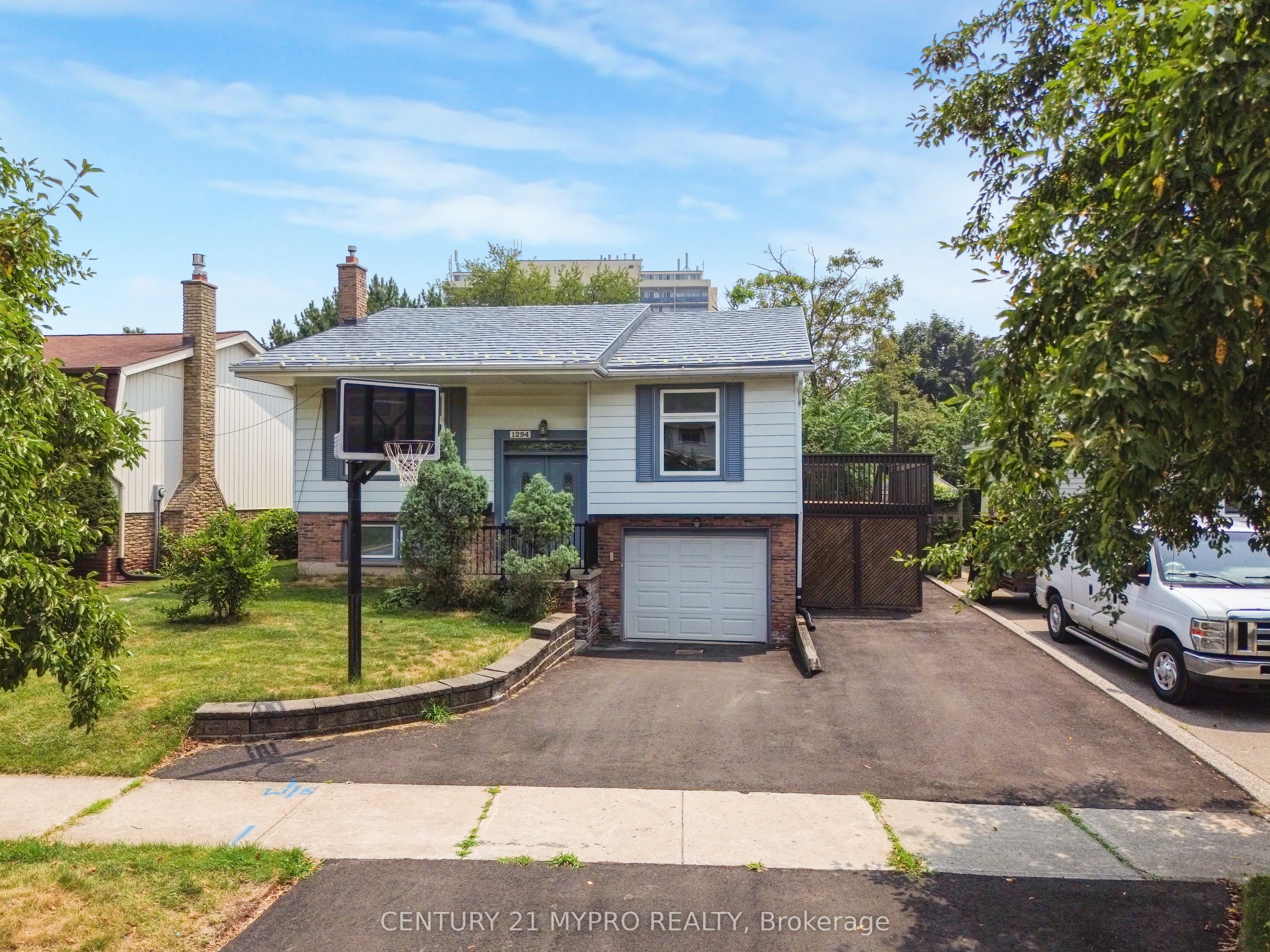 1294 Forest Hill, Oakville, ON L6H 2S4