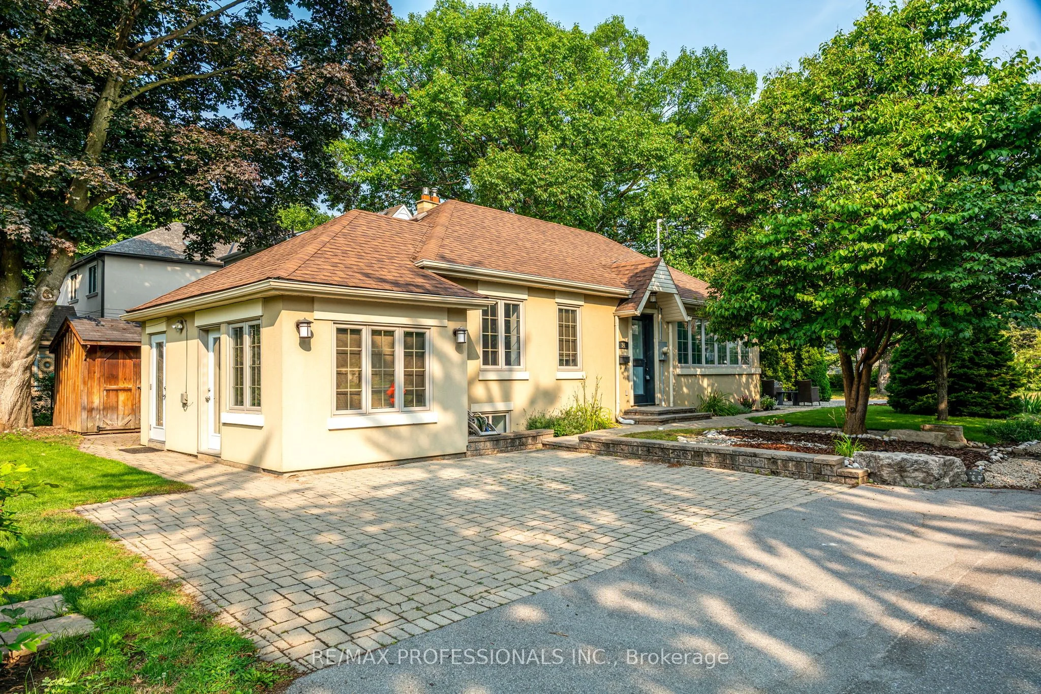 34 Monkton Avenue MAIN, Toronto W07, ON M8Z 4N2