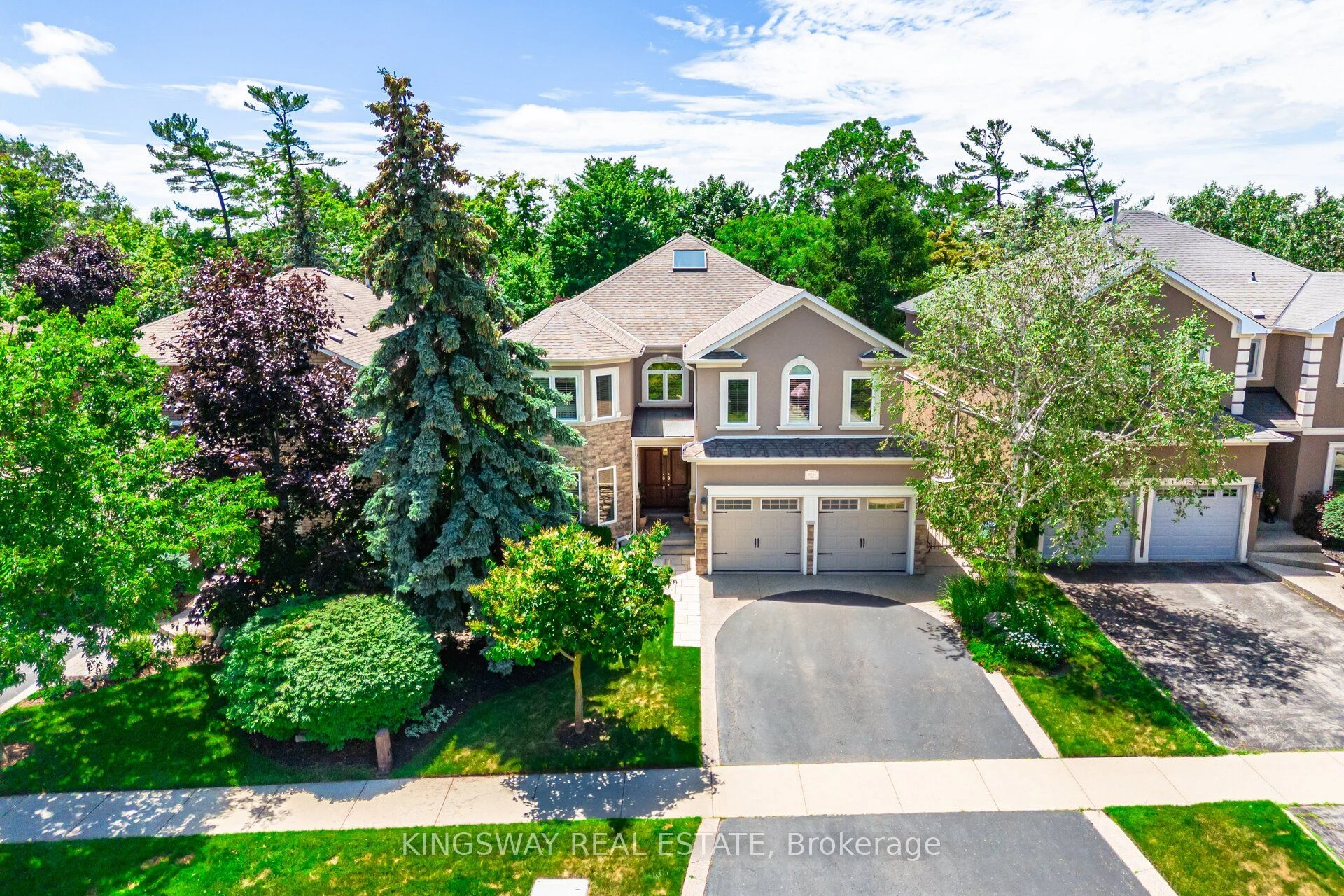 2246 Grand Ravine Drive, Oakville, ON L6H 6B1