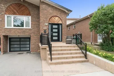 Semi-Detached in Mississauga