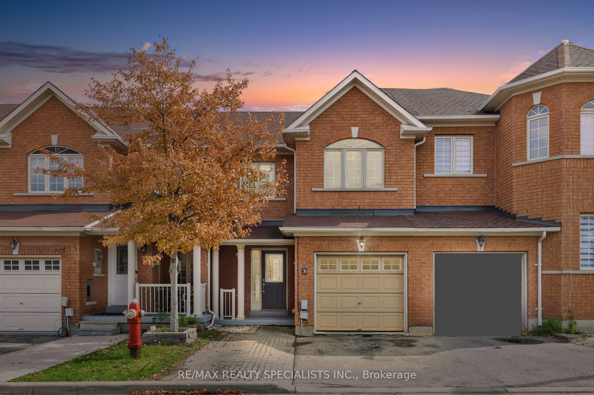 Att/Row/Townhouse in Brampton