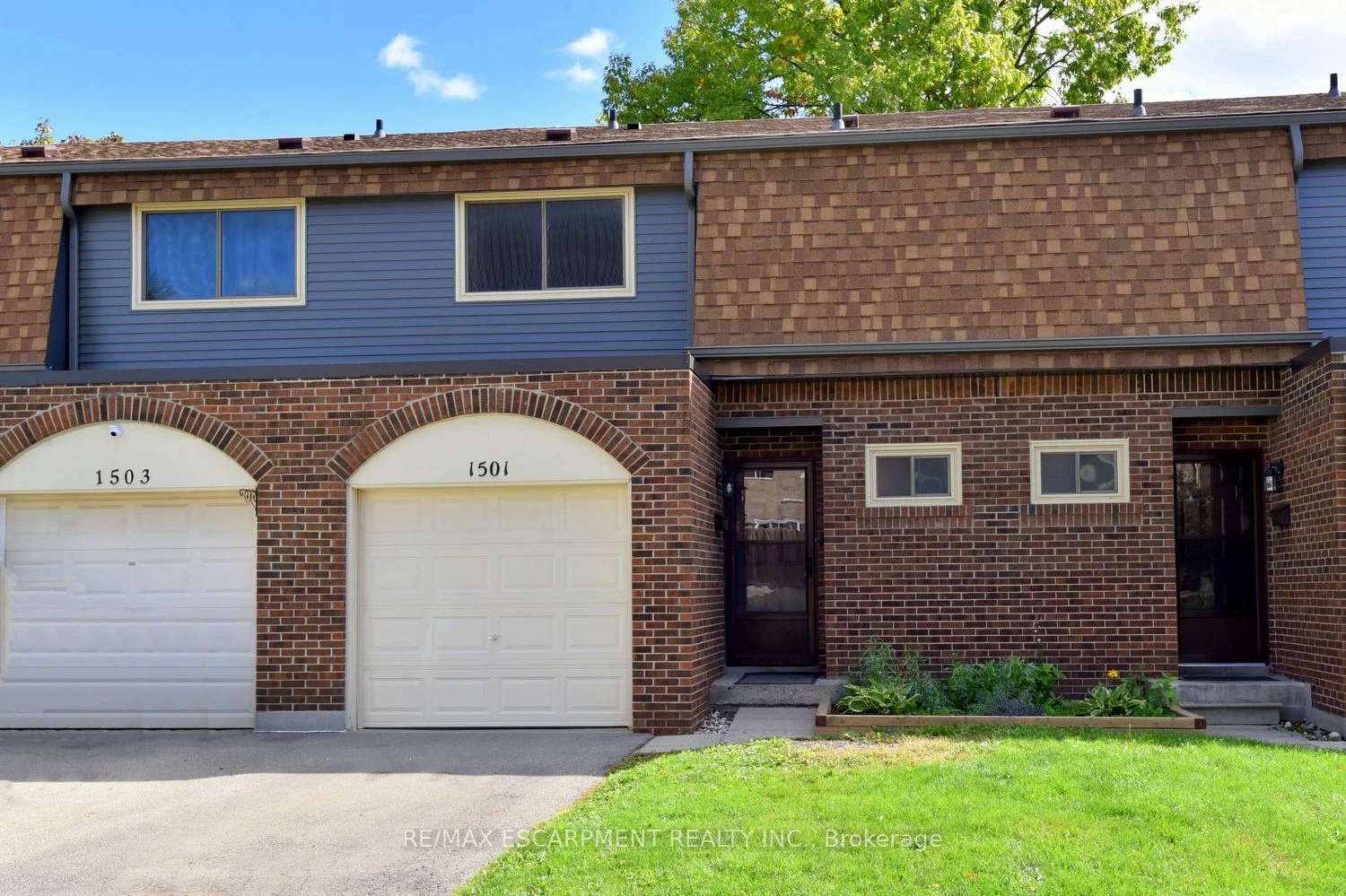 Condo Townhouse in Burlington