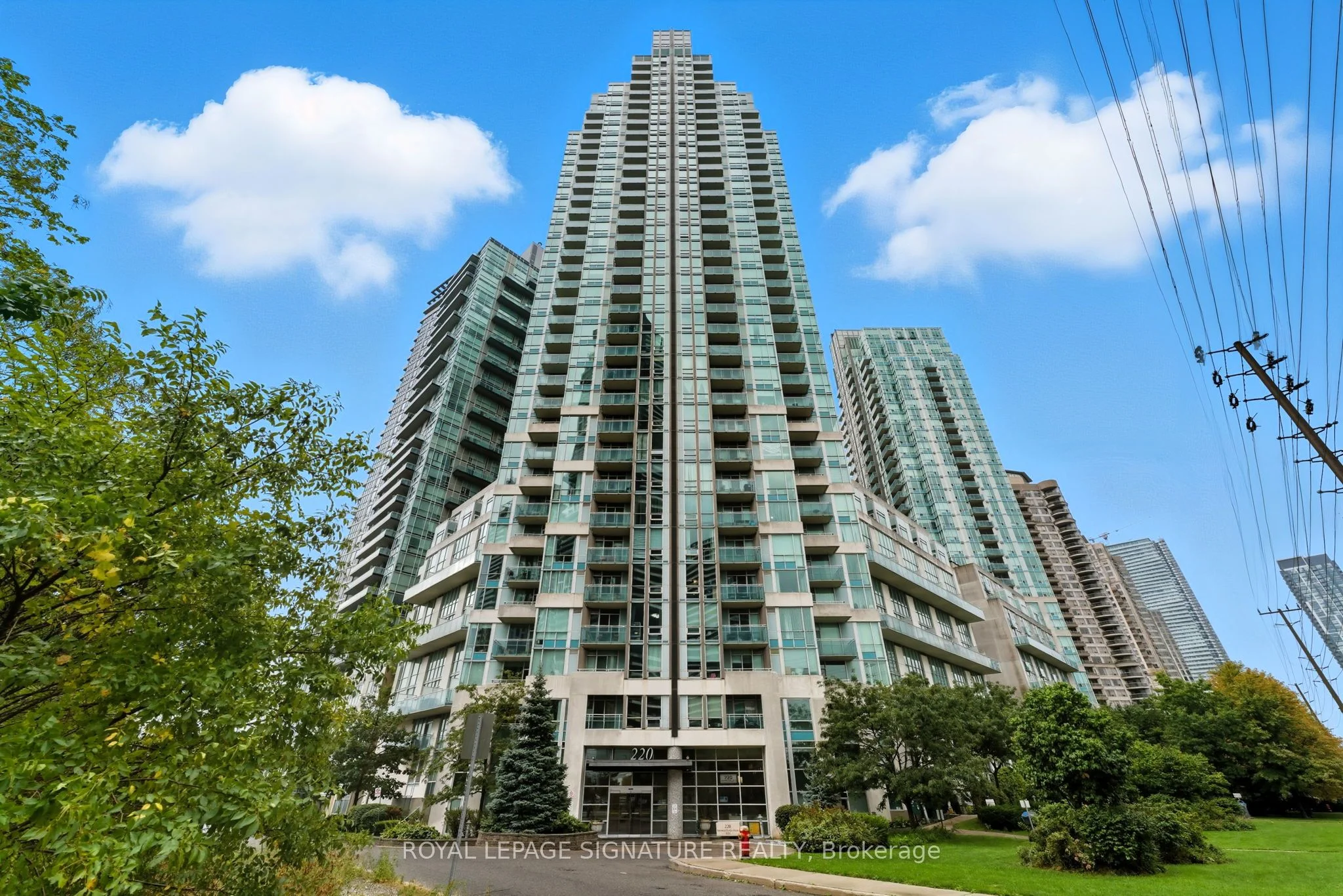 220 Burnhamthorpe Road W 2702, Mississauga, ON L5B 4N4