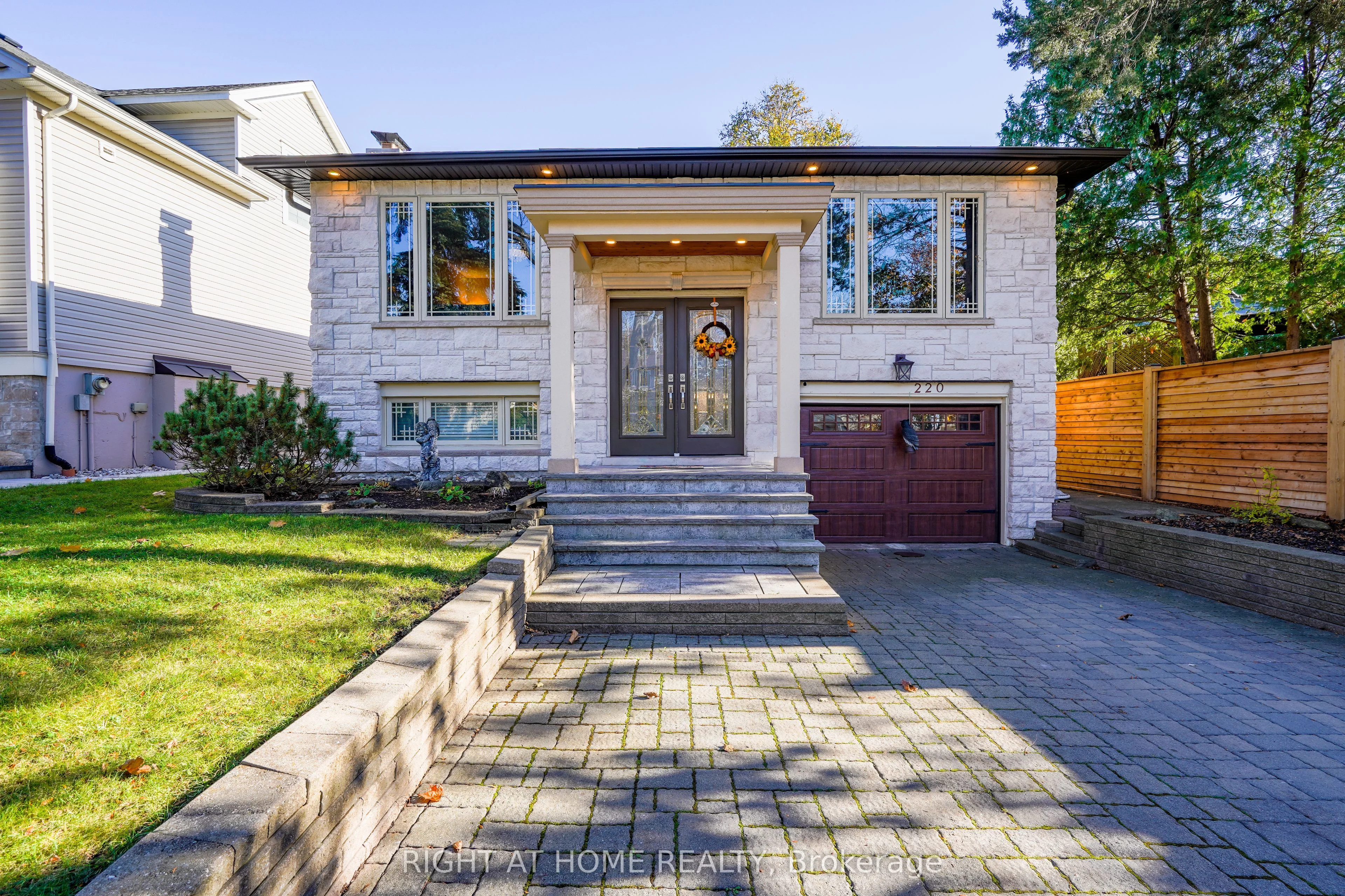 220 Overton Place, Oakville, ON L6H 1E9