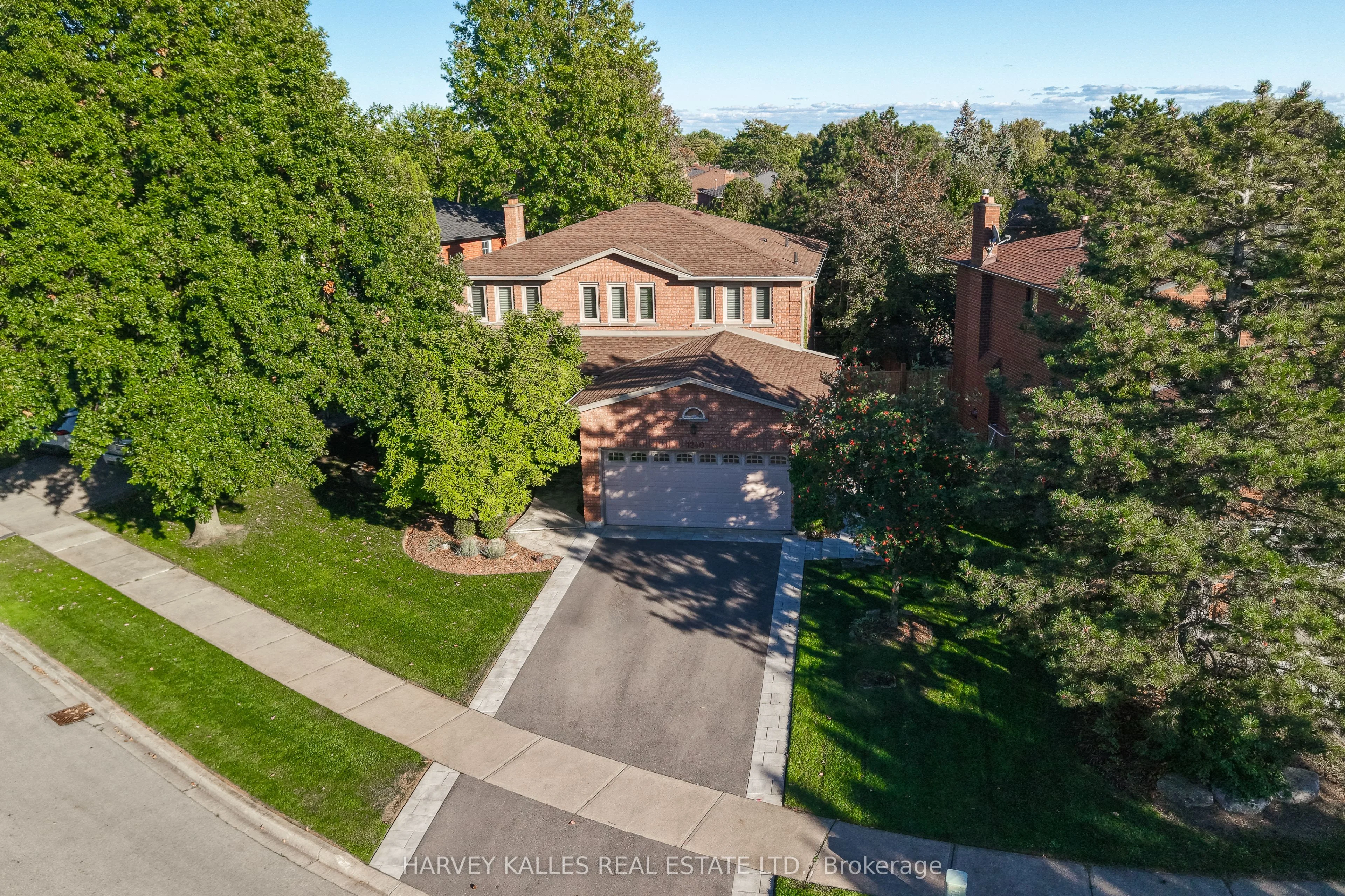 1240 Rosethorne Road, Oakville, ON L6M 1H6