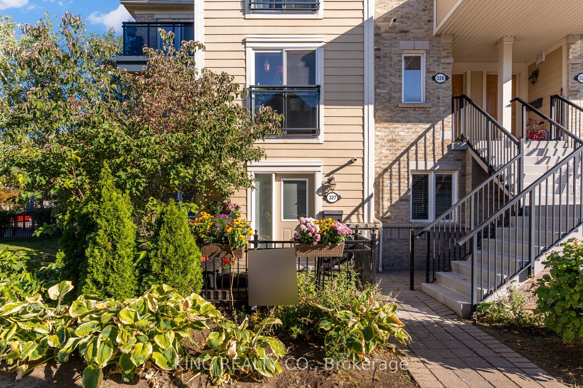 4975 Southampton Drive 327, Mississauga, ON L5M 8C8