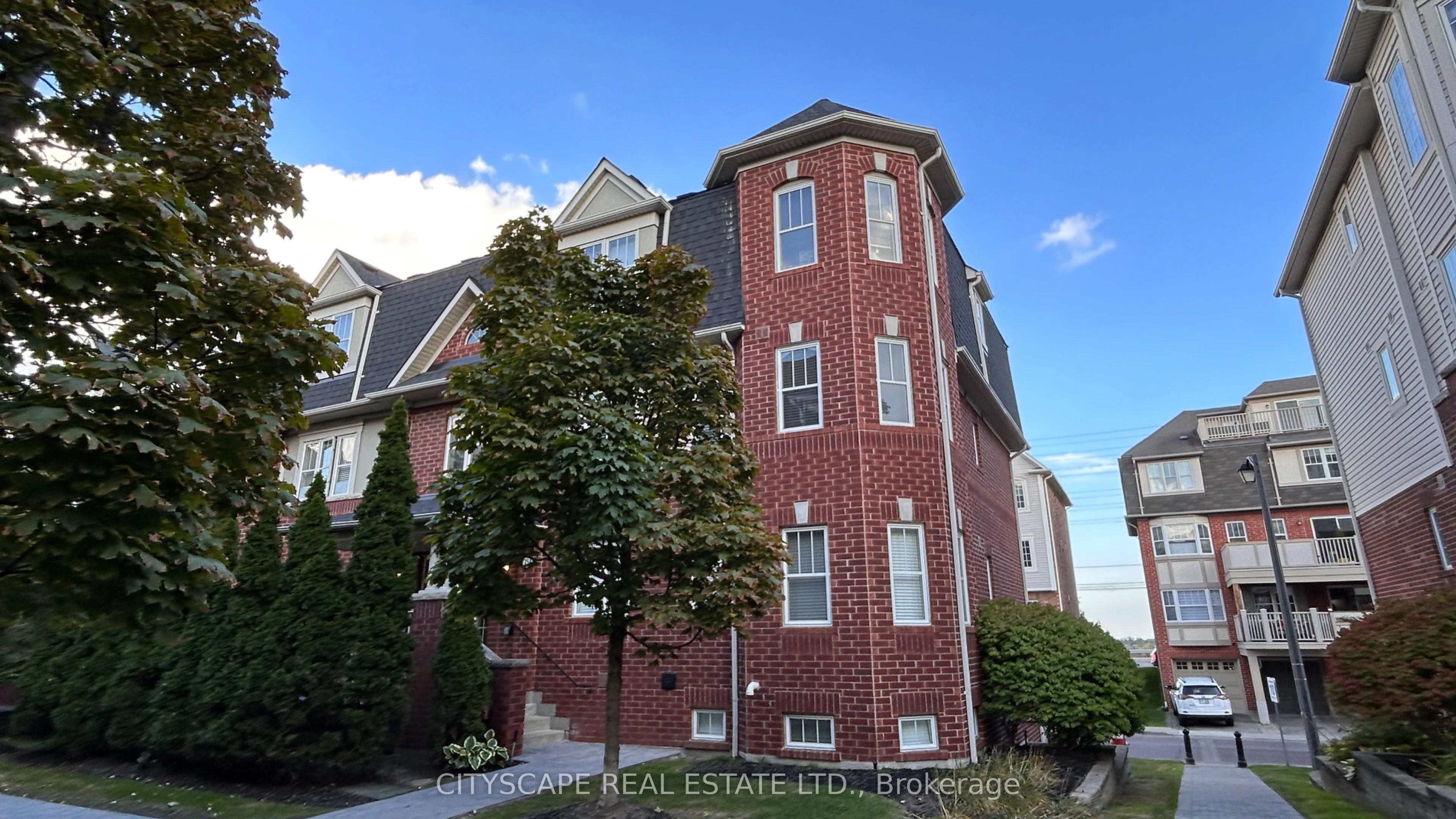 754 Neighbourhood Circle 2, Mississauga, ON L5B 0B7