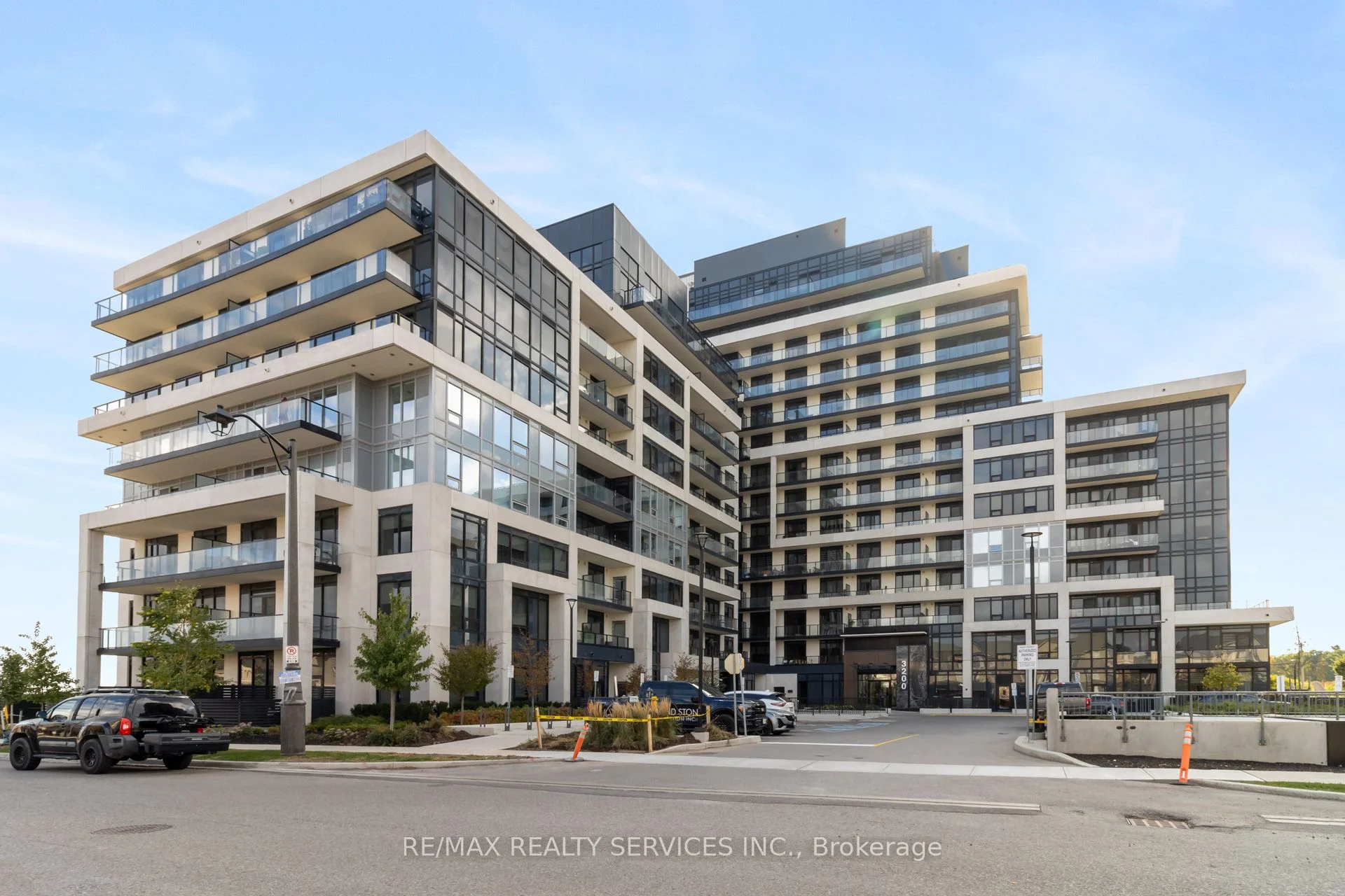 3200 William Coltson Avenue 917, Oakville, ON L6H 7W6