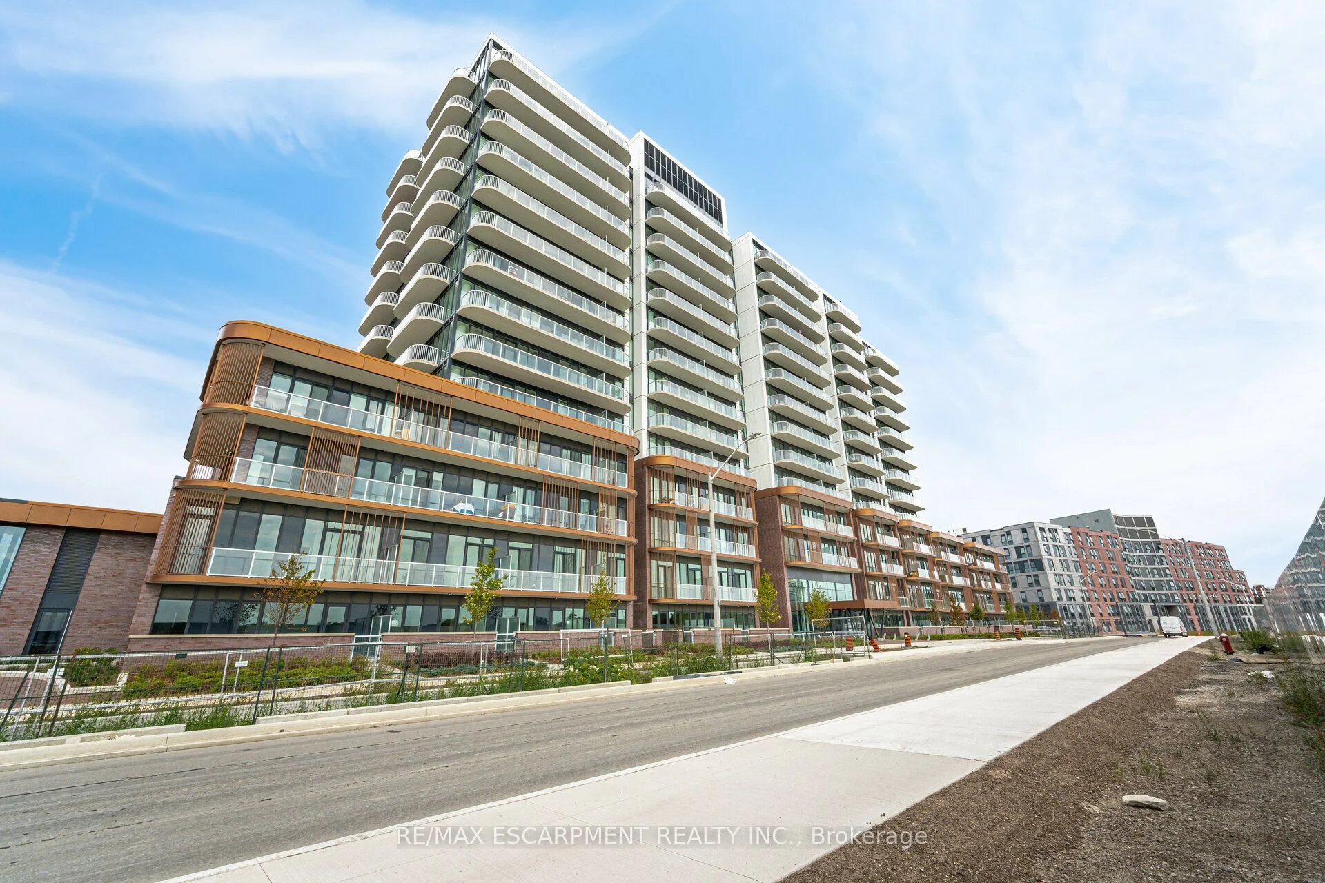 220 Missinnihe Way 1411, Mississauga, ON L5H 0A9