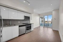20 Shore Breeze Drive 2806, Toronto W06, ON M8V 1A1