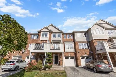 Att/Row/Townhouse in Milton