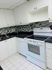 3700 Kaneff Crescent 1003, Mississauga, ON L5A 4B8