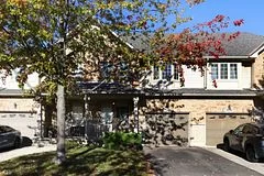 Att/Row/Townhouse in Burlington