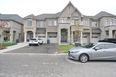 Att/Row/Townhouse in Brampton