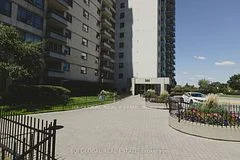 390 Dixon Road SE 1202, Toronto W09, ON M9R 1T4