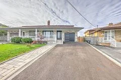 17 Slater Court, Toronto W05, ON M3L 1R4