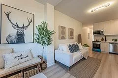 20 Roblocke Avenue Main, Toronto W02, ON M6G 3R7