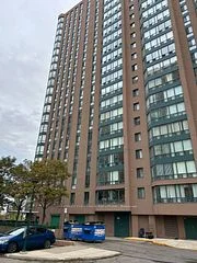 155 Hillcrest Avenue 2116, Mississauga, ON L5B 3Z2