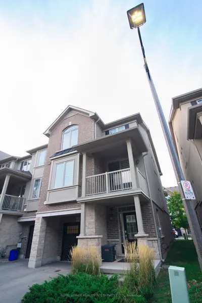 Att/Row/Townhouse in Oakville