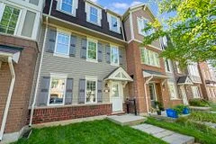 Att/Row/Townhouse in Brampton