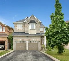 1128 Knotty Pine Grove, Mississauga, ON L5W 1J6