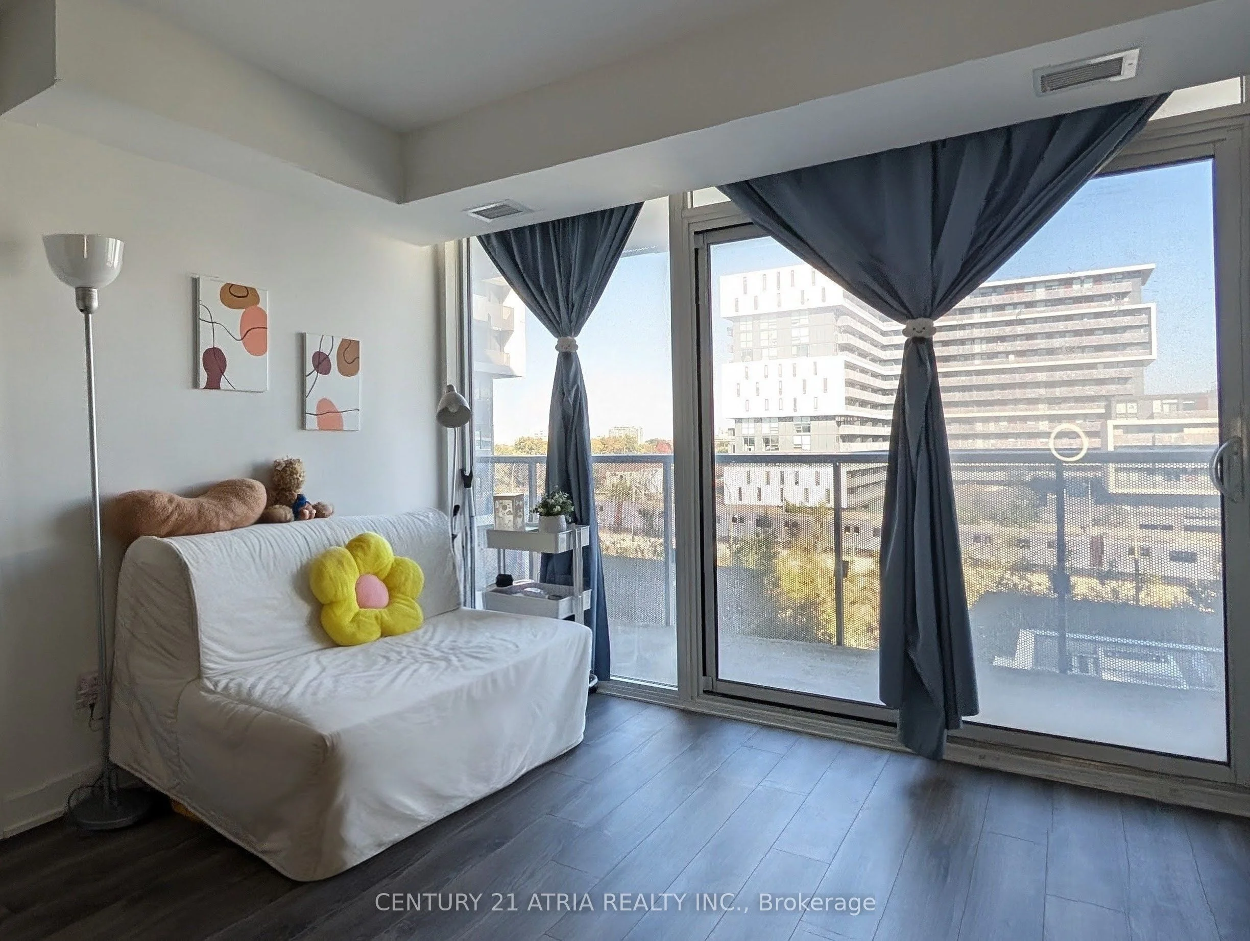 160 Flemington Road 624, Toronto W04, ON M6A 1N6