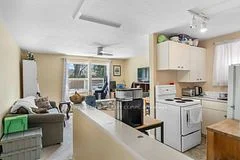 213 Lakeshore Road E 1, Mississauga, ON L5G 1G5