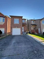 1016 Lucerne Crescent, Mississauga, ON L5C 3Y6