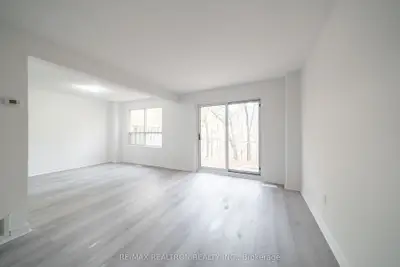 Att/Row/Townhouse in Oakville