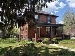 26 Brant Avenue, Mississauga, ON L5G 3N8