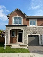 Att/Row/Townhouse in Milton