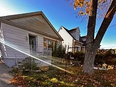 84 Seventeenth Street, Toronto W06, ON M8V 3K4