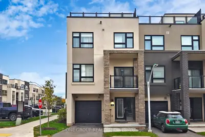 Condo Townhouse in Burlington
